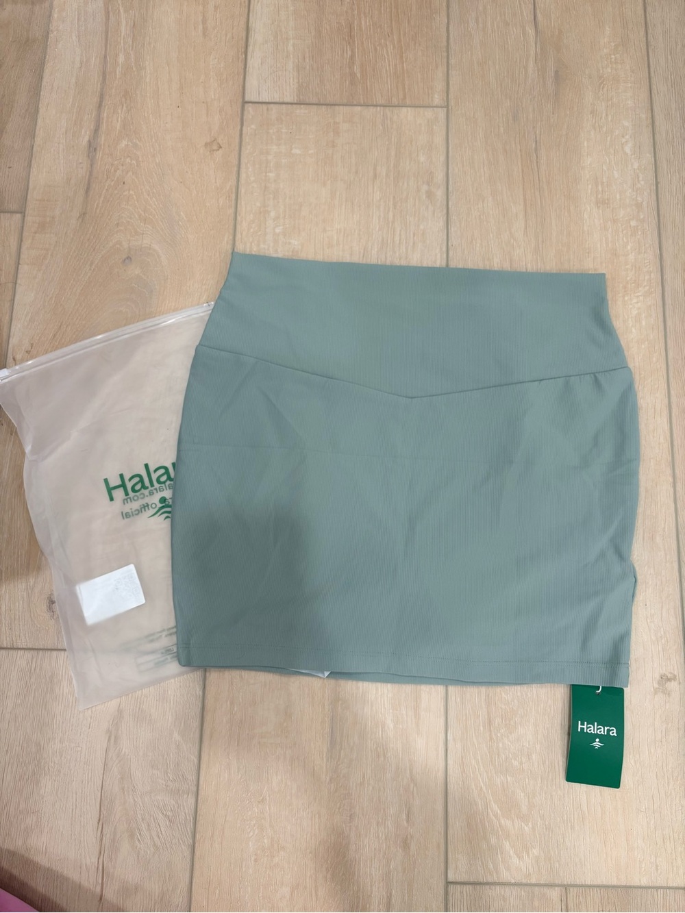 HALARA Misty Sage Active Skirt